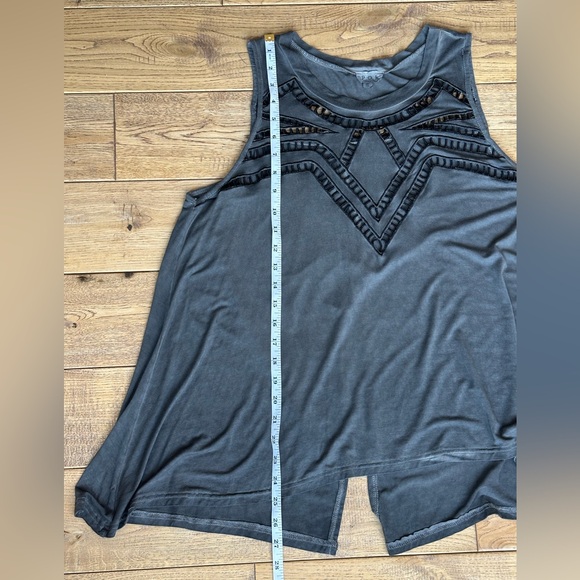 POL Sleeveless Cutout Detail Split Back Top size Small - Picture 10 of 11